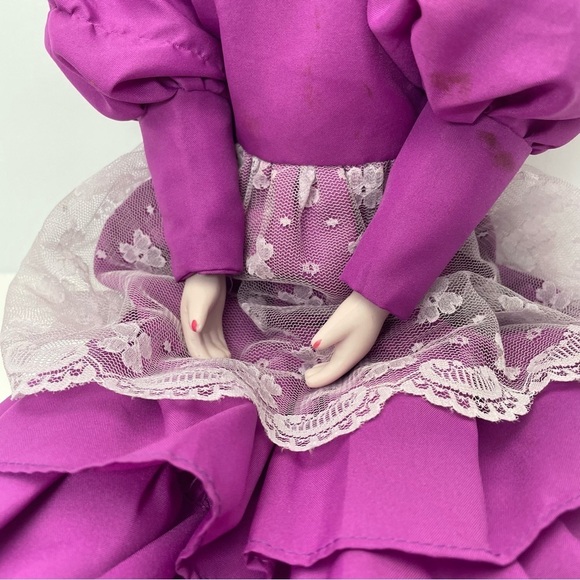 Vintage Musical Porcelain Heritage Doll Brunette Long Hair - Picture 4 of 16